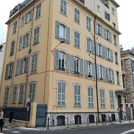 Studio Central Nice 아파트